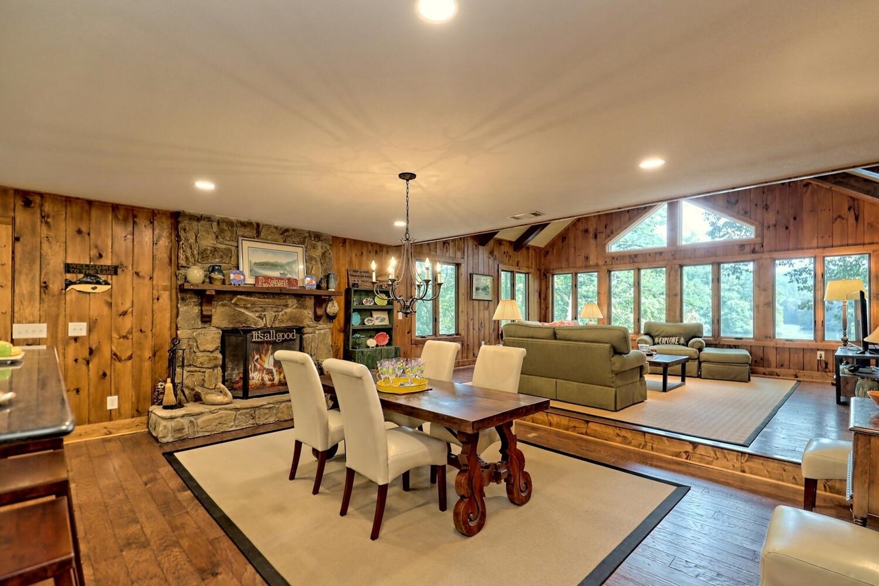 Clayton, Georgia 30525, United States, 3 Bedrooms Bedrooms, ,3 BathroomsBathrooms,Residential,Active,230512