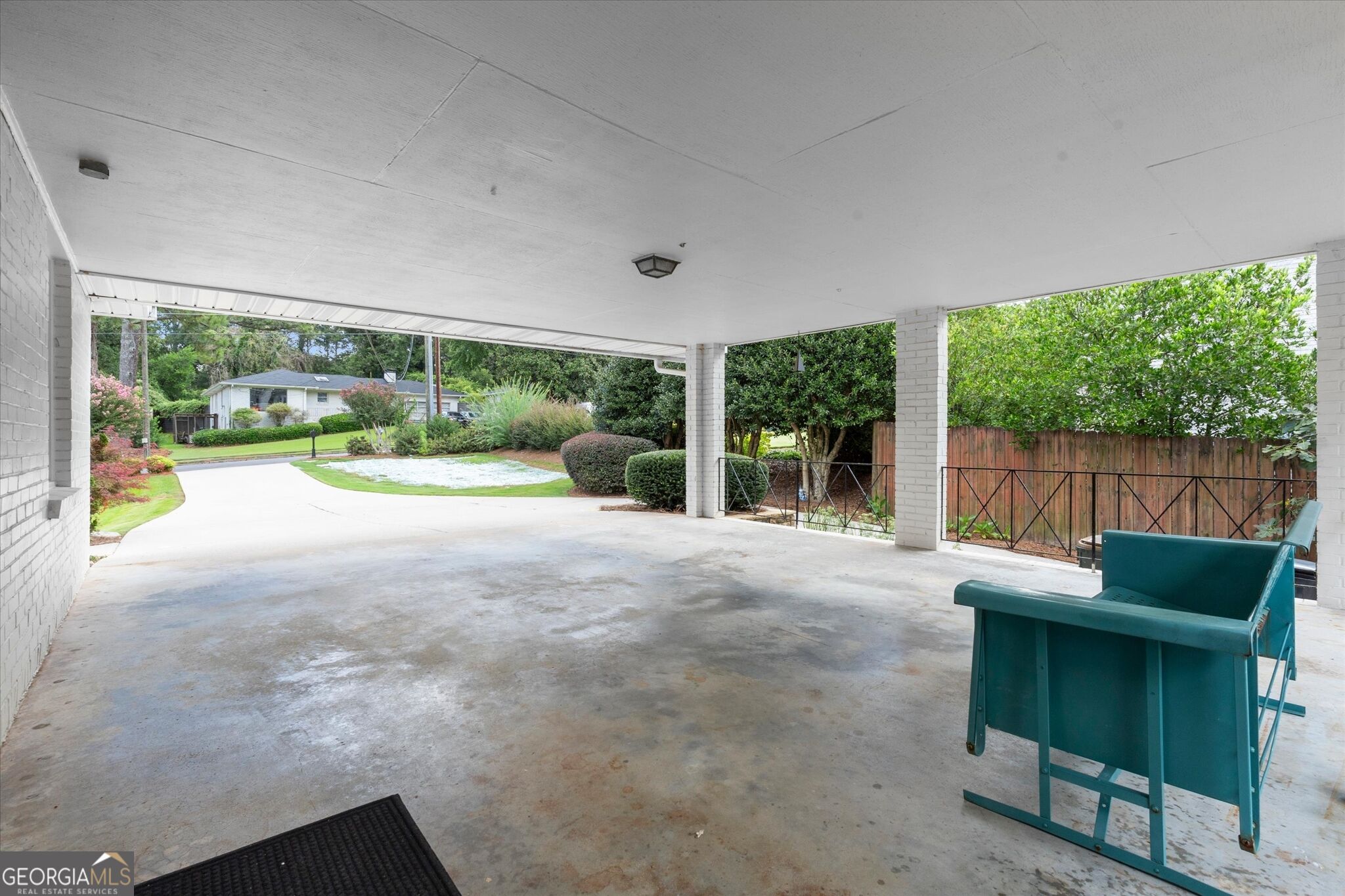 6350 N Hampton DR