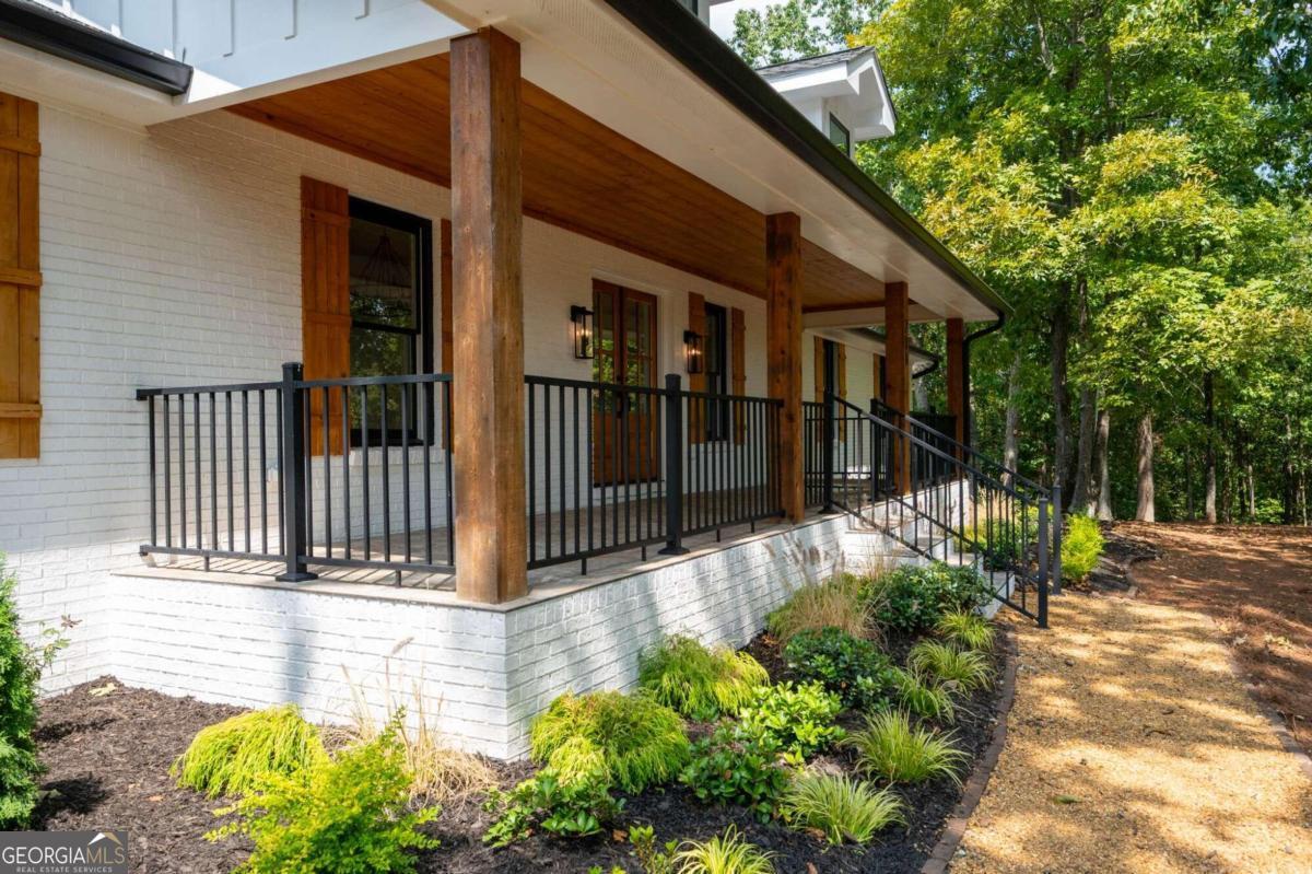 200 Williams LN