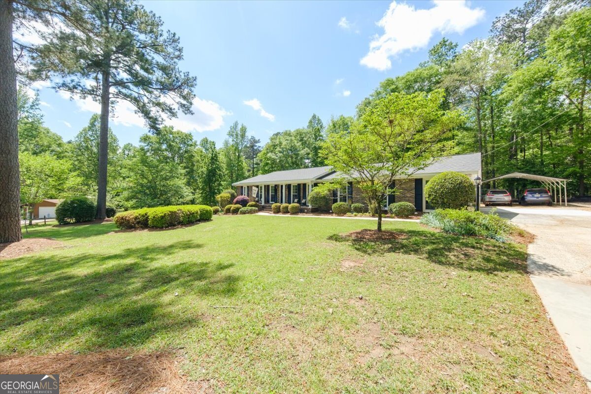 852 Warwick DR