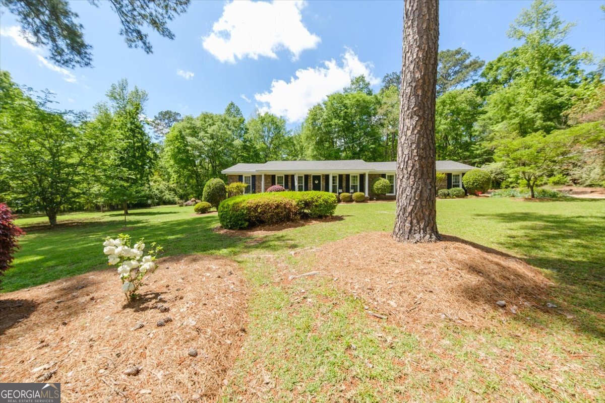 852 Warwick DR