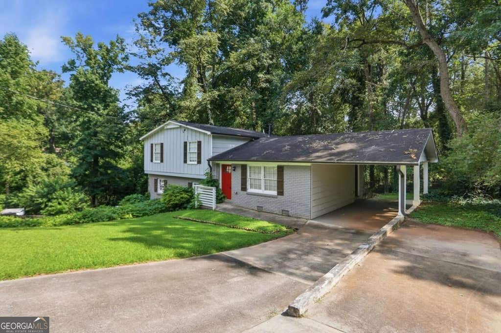 Photo of 1633 Pine Glen Circle, Decatur, GA 30035 (MLS # 10832861)
