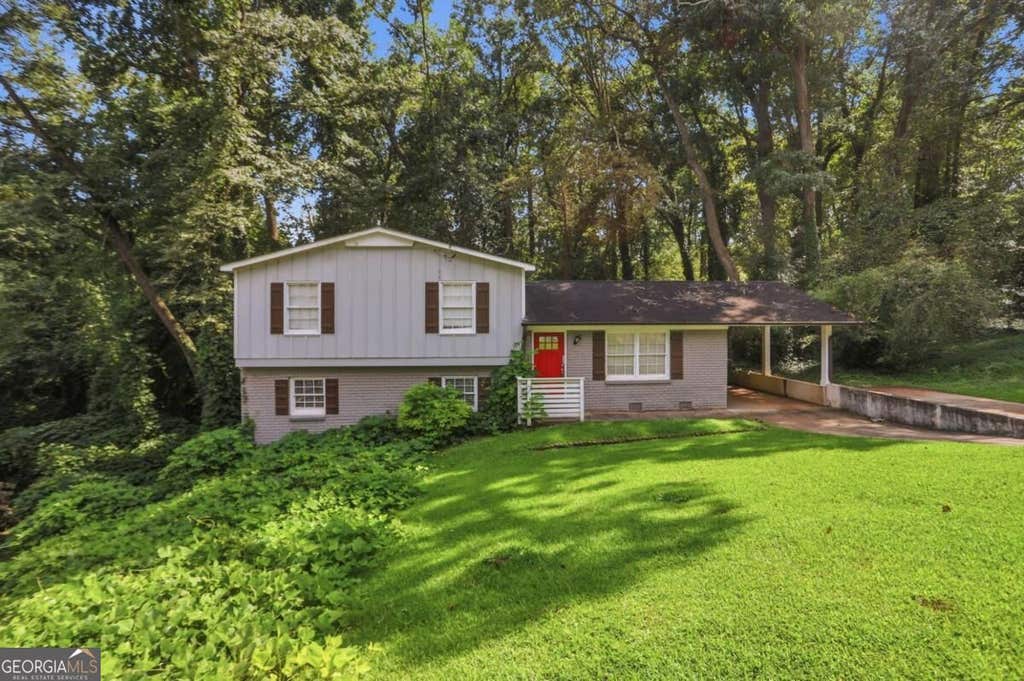 Photo of 1633 Pine Glen Circle, Decatur, GA 30035 (MLS # 10832861)