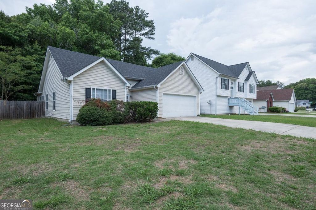 Photo of 5689 Isleworth Way, Atlanta, GA 30349 (MLS # 10770400)