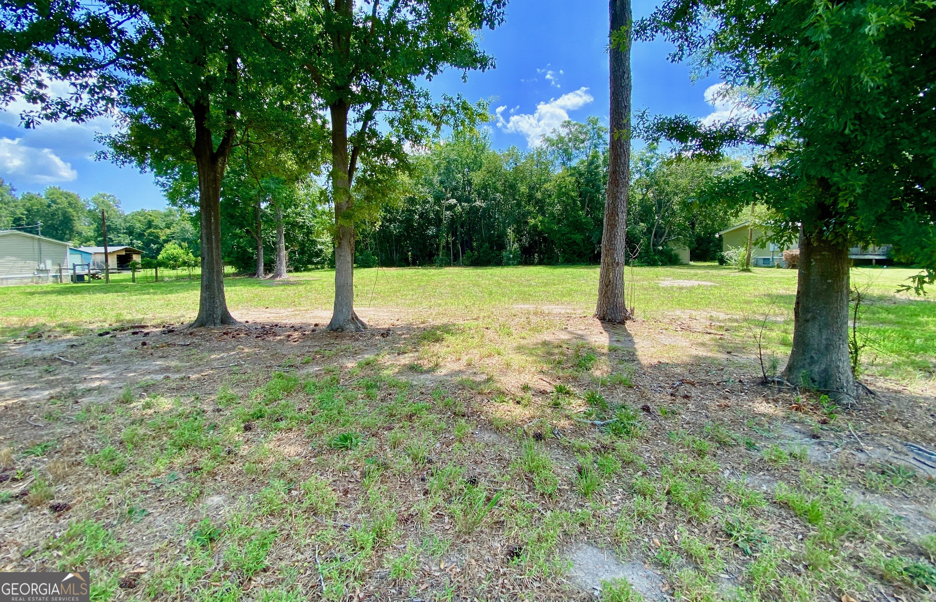 Discover the perfect place for your dream home at 133 Peach Rd in beautiful Byron, GA. This flat 1-acre lot offers a fantastic mix of open and wooded areas for privacy and charm. Public water and septic systems are already in place making this property ready for your home. Conveniently located near local amenities and I-75, you will enjoy rural living with easy access to shopping, dining, and more. Don't miss this rare opportunity to purchase an empty lot in Byron Estates!