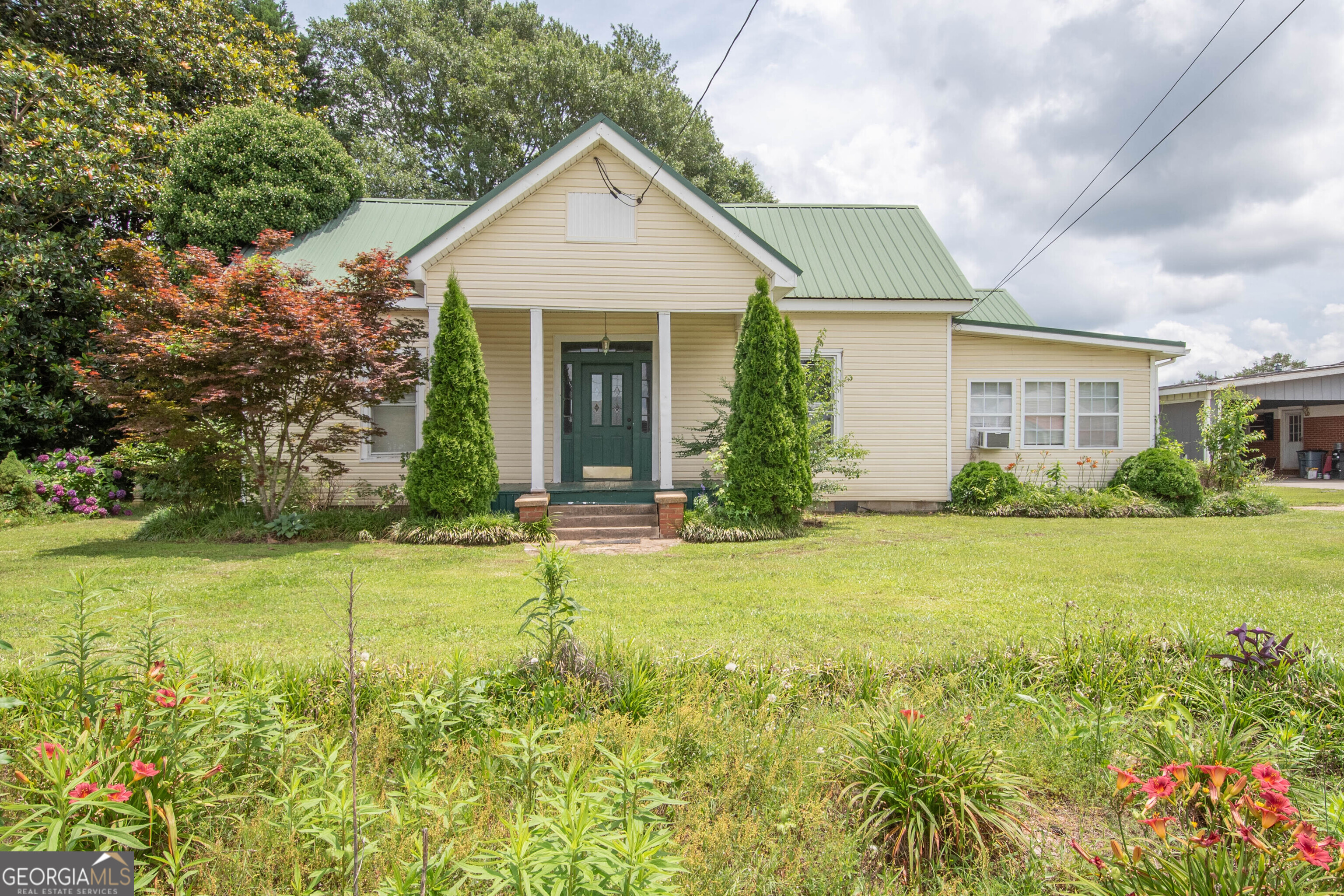 Located right in the heart of Roopville, this charming historic home is waiting for the perfect person to make it their own. Featuring 4 spacious bedrooms and 2 full bathrooms, the home boasts over 2,400 square feet of living space with soaring 12-foot-plus ceilings that add character and grandeur. The large foyer welcomes you into a well-thought-out layout, ideal for comfortable living and entertaining. Situated on a private lot, the property also includes a storage building for added convenience. Agents, please see private remarks for additional details. CASH AND CONVENTIONAL ONLY!