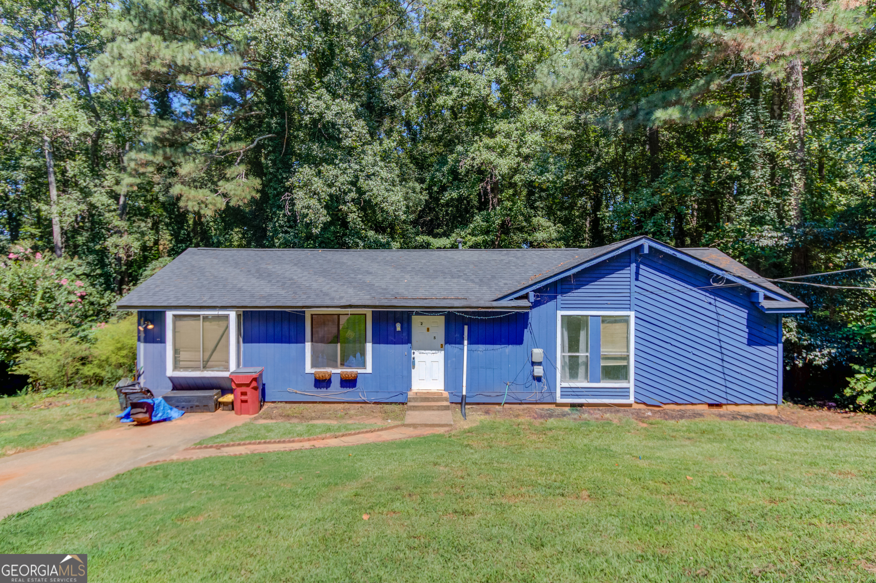 Great opportunity to get into the sought after Brookwood school district! This 3 bedroom, 2 bathroom is full of potential. The thoughtfully designed layout provides great sized bedrooms with plenty of closet space. A flexible bonus room could be used as a gaming lounge, home office, or use it as a 4th bedroom! Screaming fast internet is available from AT&T Fiber for smooth gaming and the consistency you need for serious remote work. Granite countertops and updated cabinetry make this kitchen the heart of the home. Newer roof and newer HVAC. Don't miss this opportunity to build equity while you put your personal touches in this fantastic starter home.