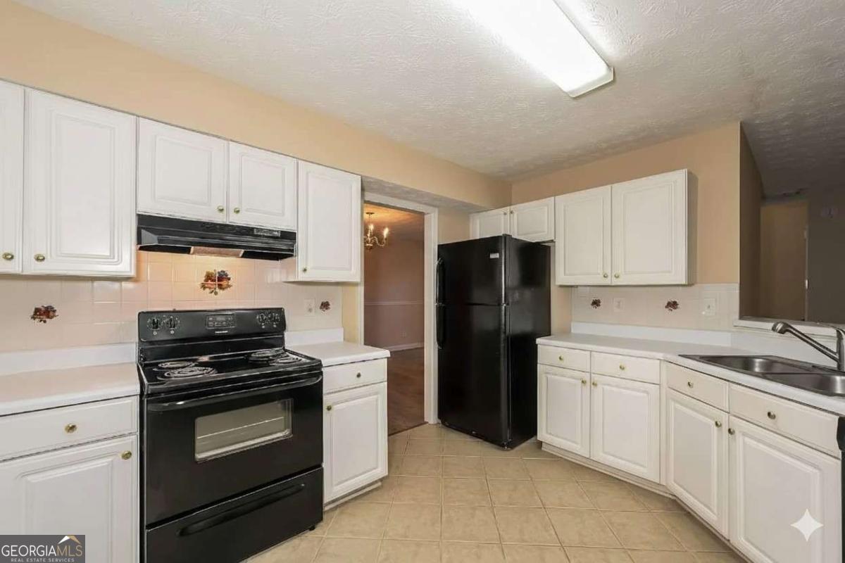 710 Suwanee Lakes CIR