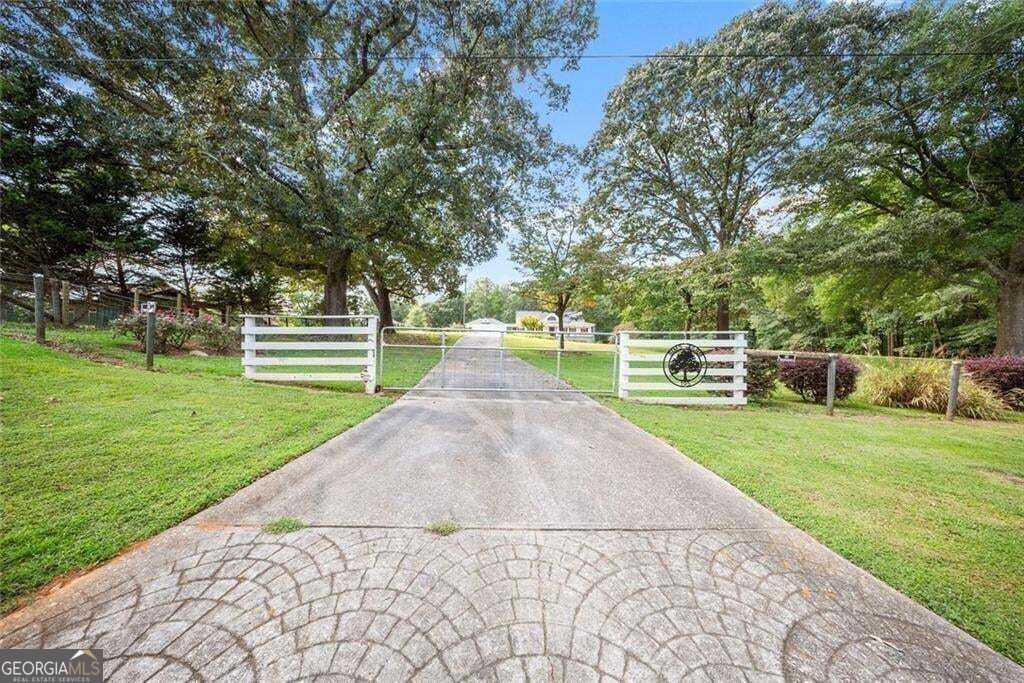 Photo of 195 Sims Farm Way, Maysville, GA 30558 (MLS # 10850221)