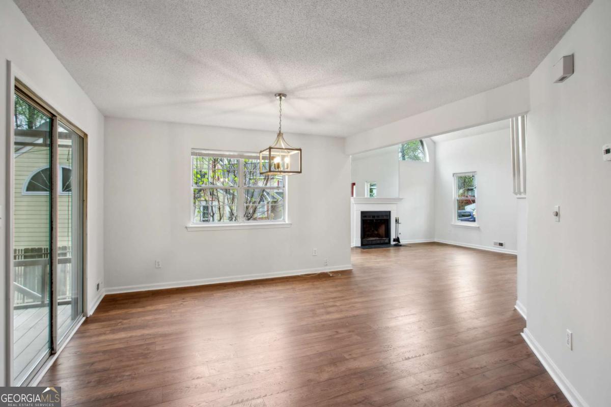 Cobb Place Manor - Residential