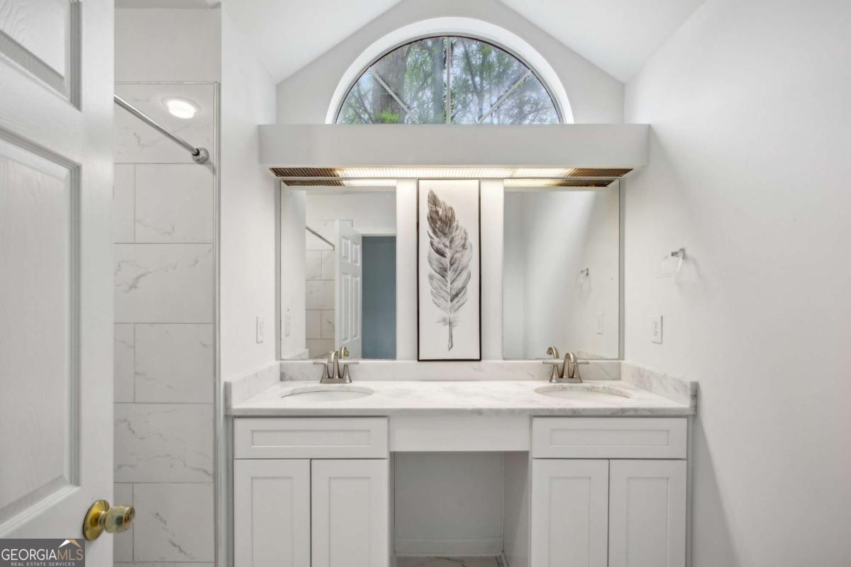 Cobb Place Manor - Residential