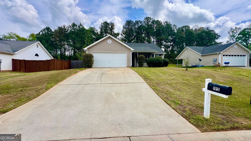 Photo of 195 Creekside Drive, Grantville, GA 30220 (MLS # 10734990)