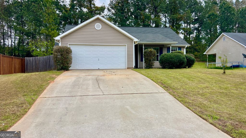 Photo of 195 Creekside Drive, Grantville, GA 30220 (MLS # 10734990)