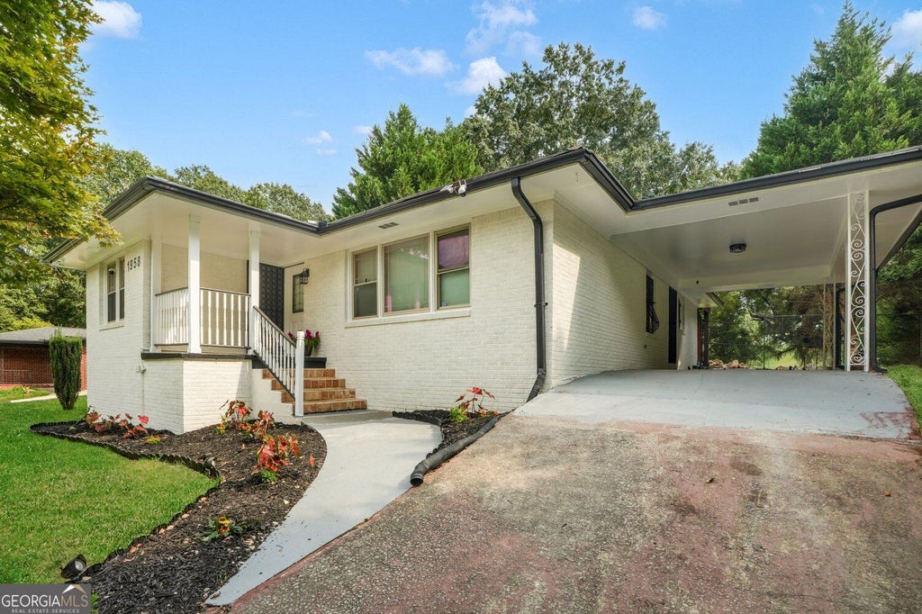 Photo of 1958 Penelope Street NW, Atlanta, GA 30314 (MLS # 10855325)