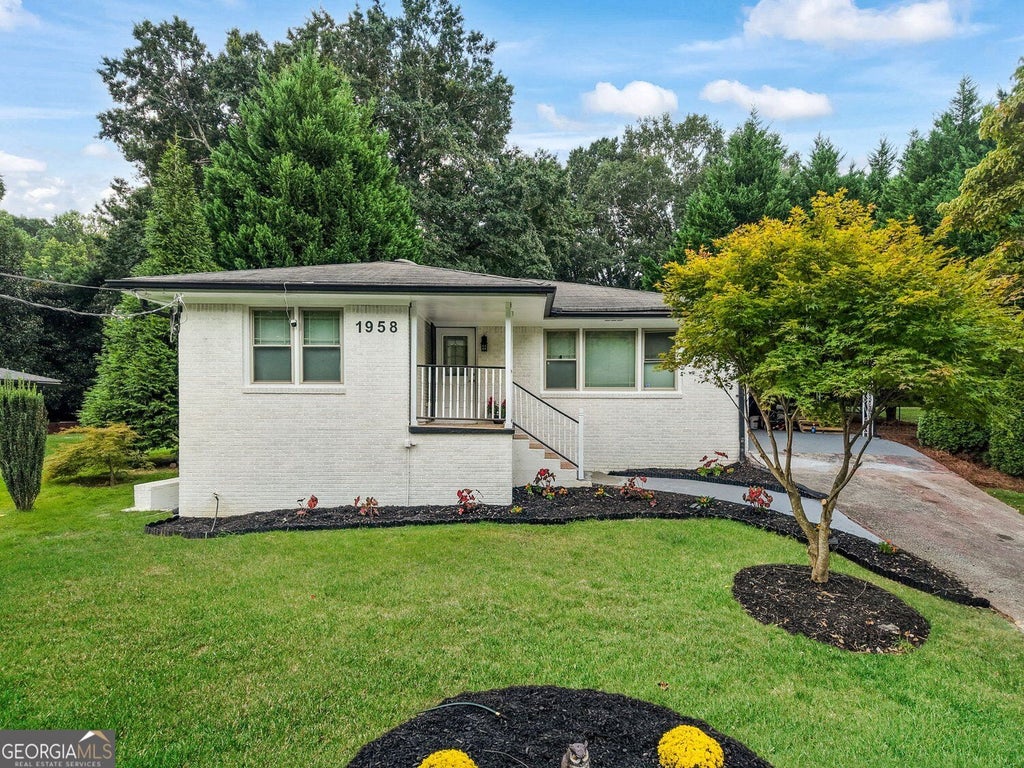Photo of 1958 Penelope Street NW, Atlanta, GA 30314 (MLS # 10855325)