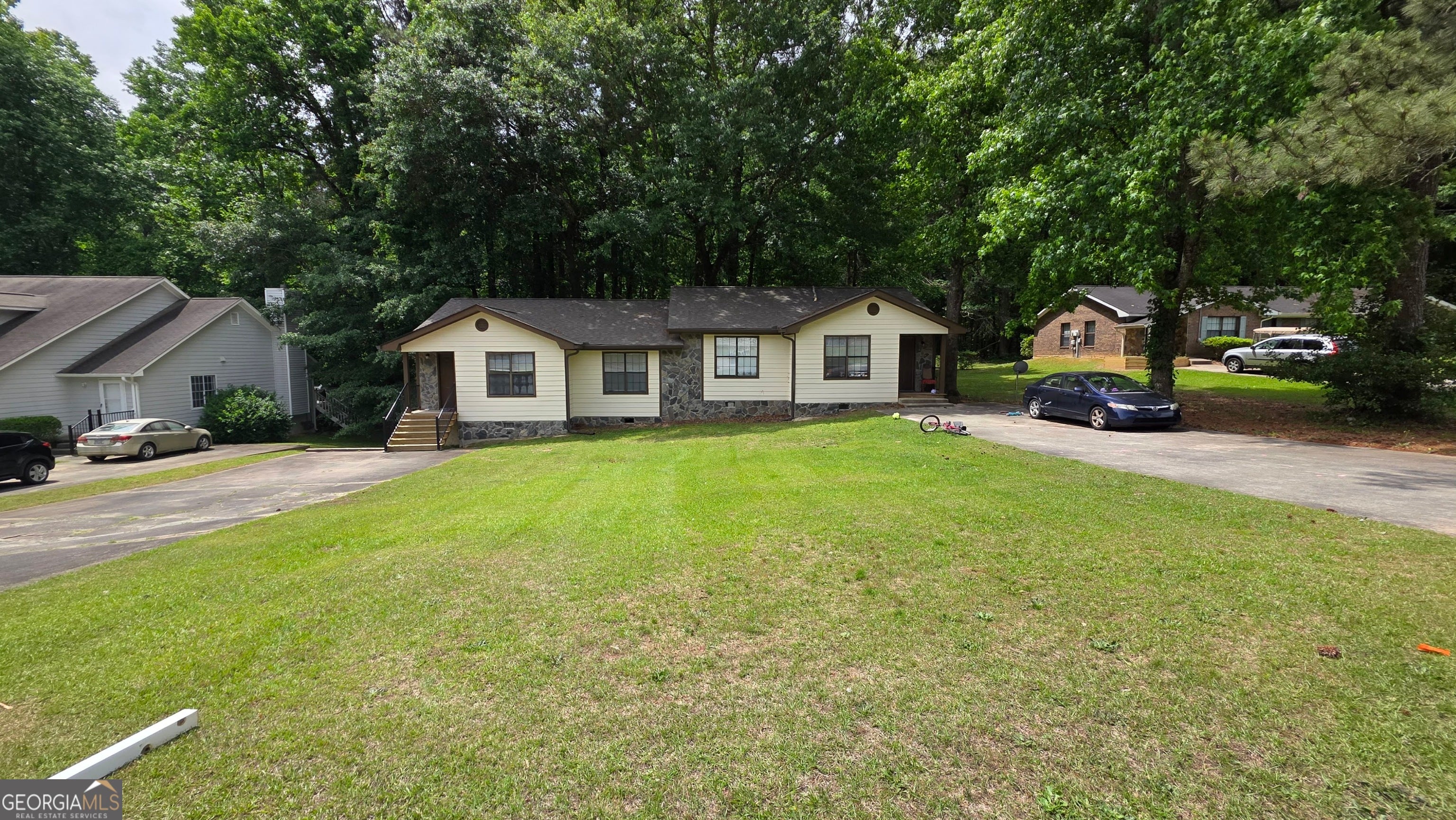 215 Handley CT