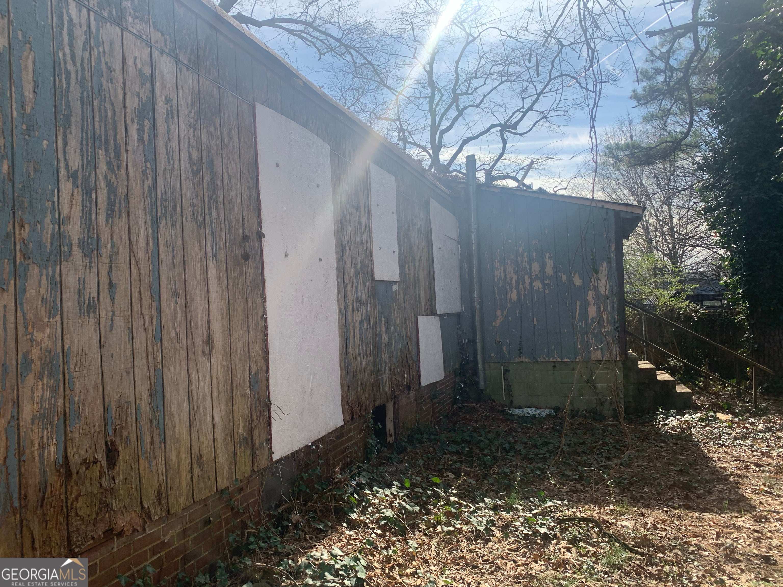 1817 Ellington ST