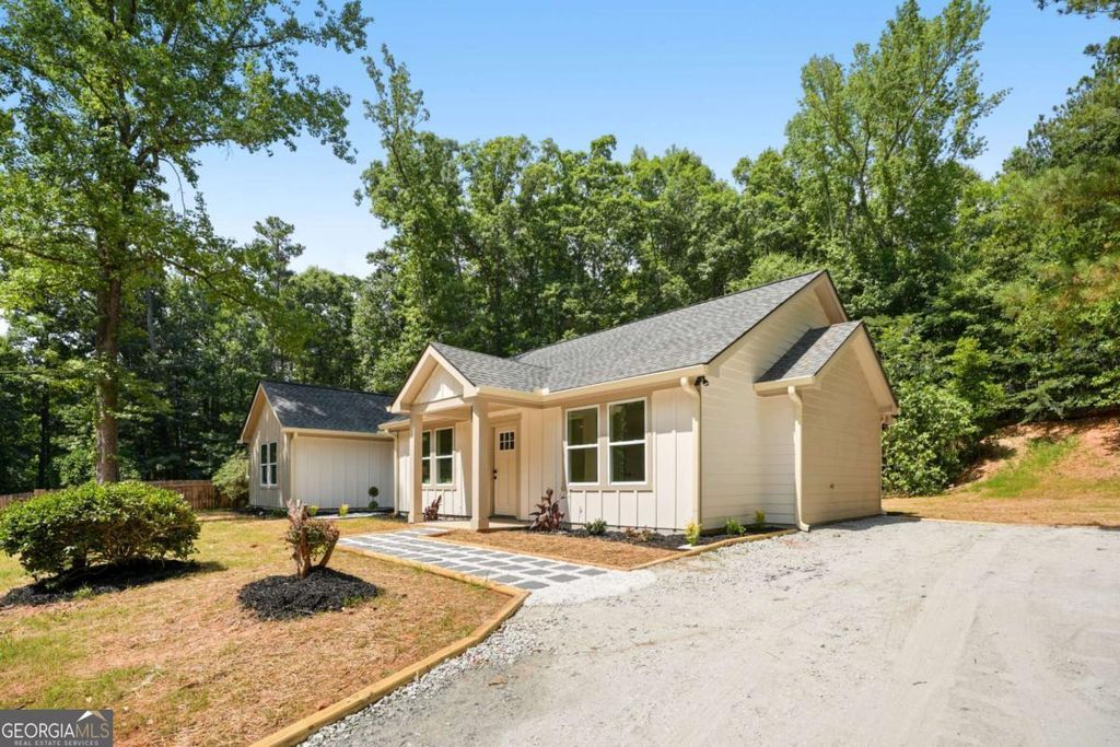 Photo of 1231 Bunny Court, Loganville, GA 30052 (MLS # 10813836)