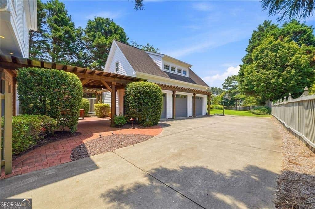 Photo of 3901 Hazelhurst Drive, Marietta, GA 30066 (MLS # 10831942)