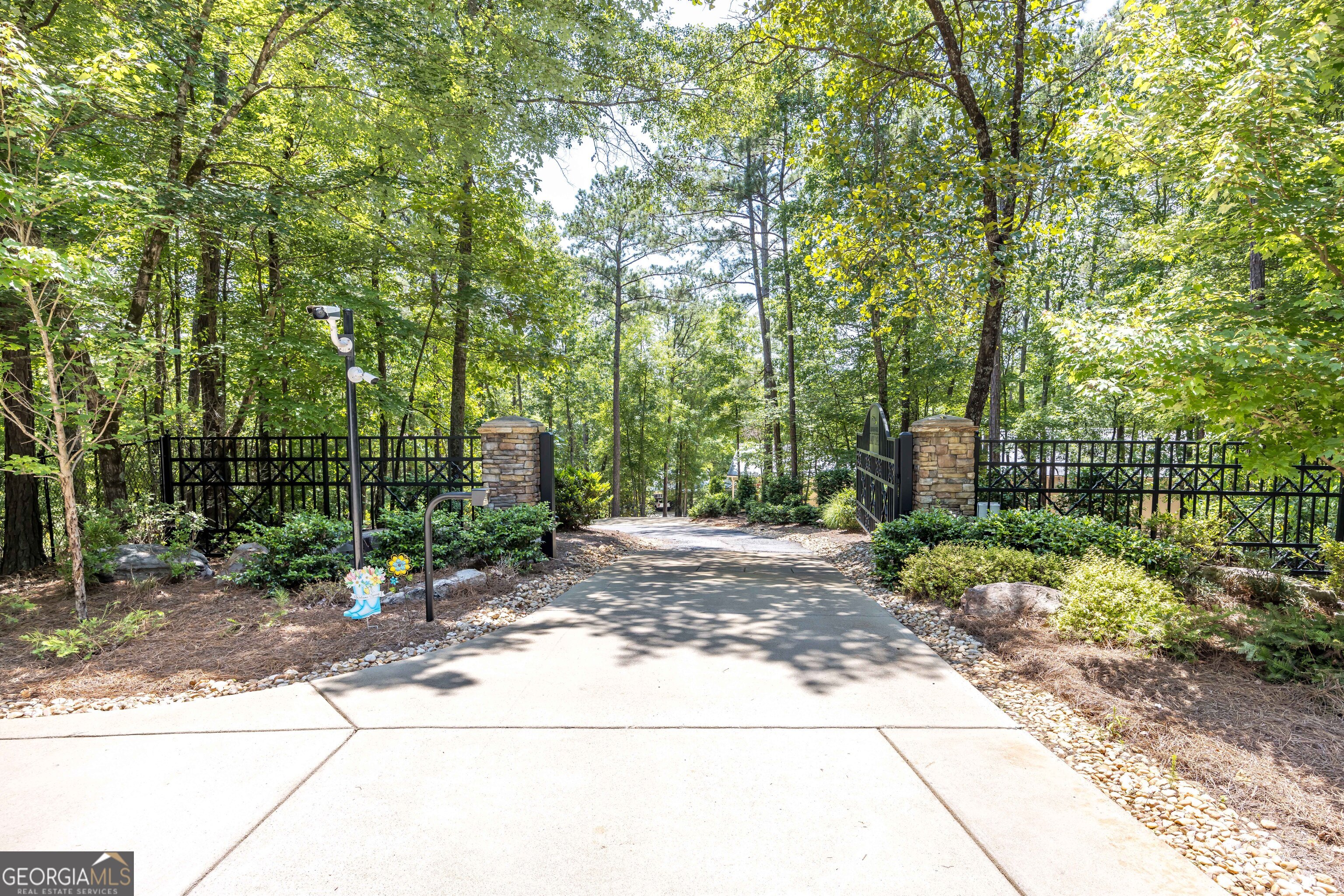 695 BOAT CLUB ROAD