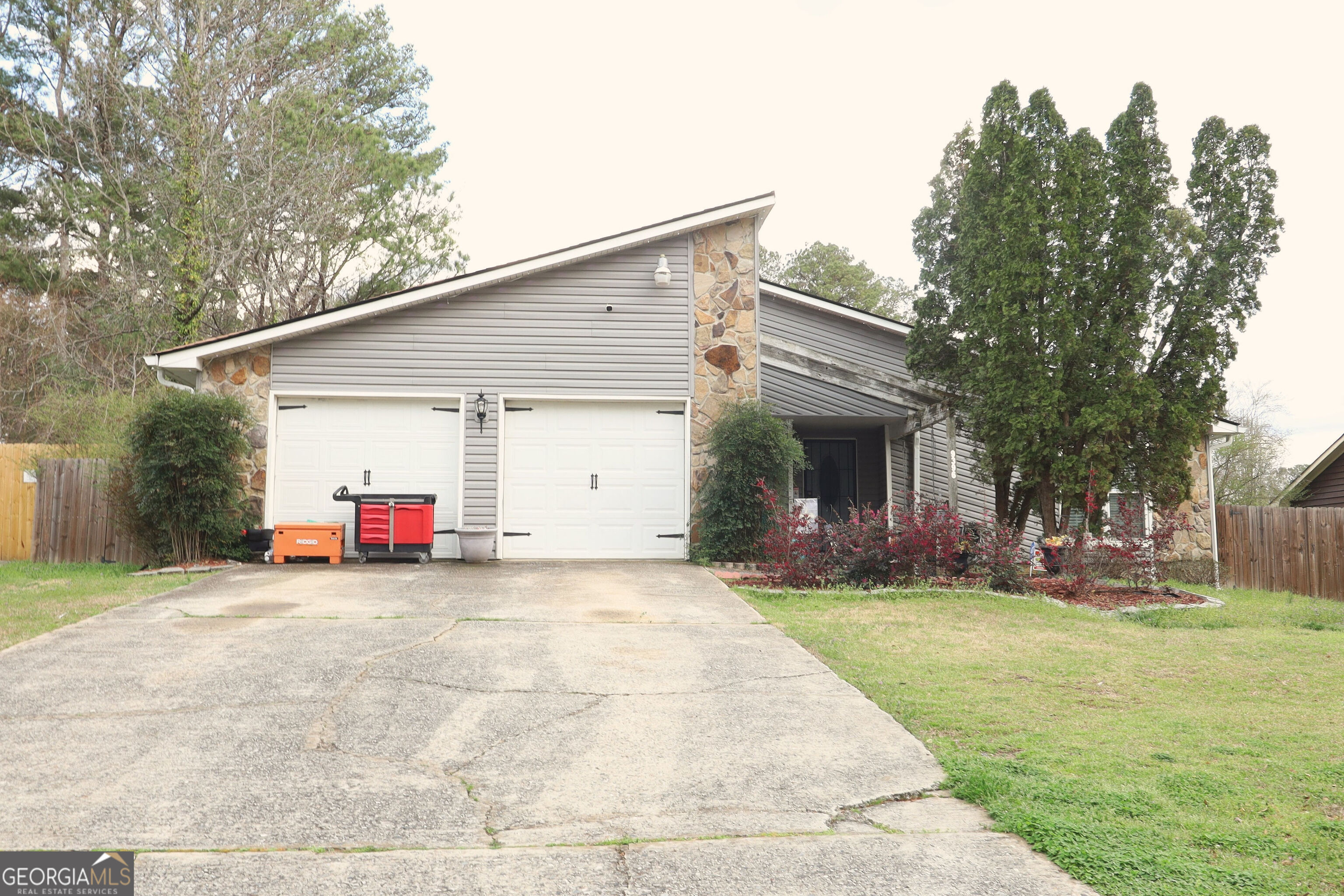 9396 Forest Knoll DR