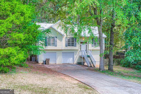 A beautifully renovated 3-bedroom, 3-bathroom home with a finished Bonus Room/4th Bedroom. This home features stylish updates including stainless steel kitchen appliances, granite countertops, and updated flooring throughout. Situated on a large level fenced lot. Conveniently located near shopping, dining, and more! Do not miss this great opportunity!