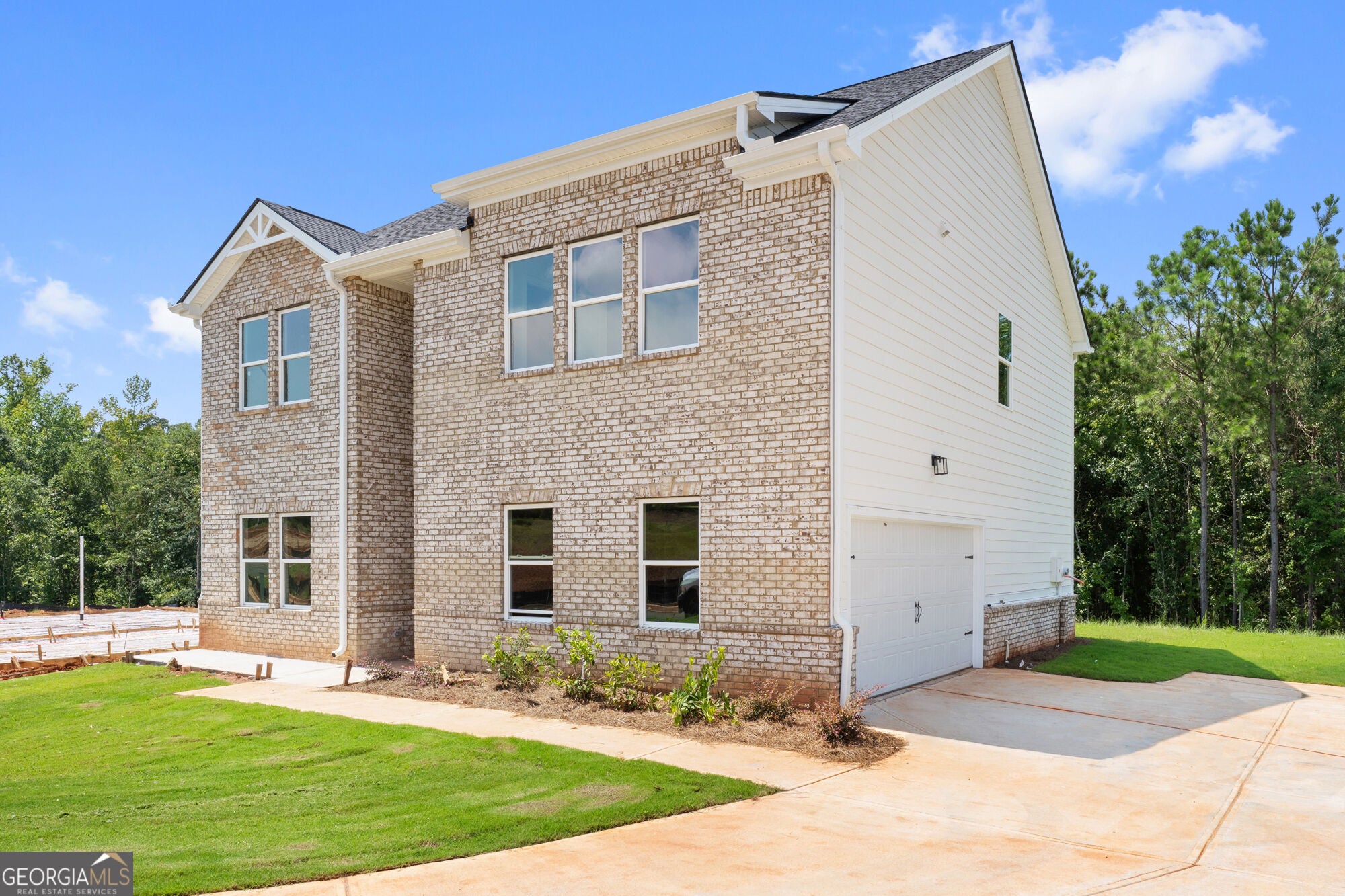 8196 Riverchase DR