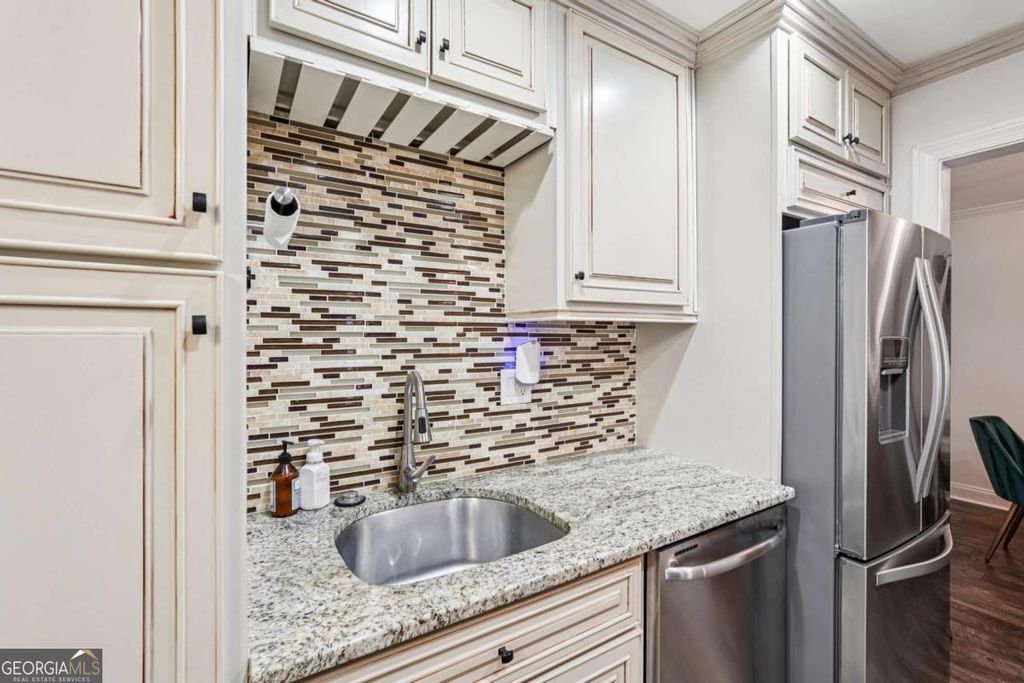 Photo of 1419 Summit North Drive NE, Atlanta, GA 30324 (MLS # 10689790)