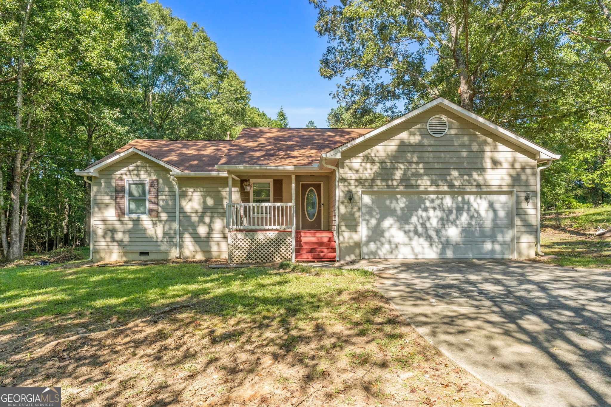 Beautiful 3BR/2BA ranch in a quiet, established neighborhood in the highly sought-after Senoia area. Spacious kitchen with abundant cabinet space and a bright breakfast area. Large living room features a cozy gas fireplace. Oversized primary suite with walk-in closet, separate shower, and soaking tub. Split bedroom plan. Private backyard - perfect for creating your own outdoor oasis. Move-in ready and located near shopping, dining and top-rated schools. A must see!