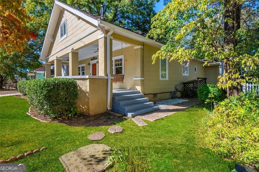 Photo of 805 Holmes Street NW, Atlanta, GA 30318 (MLS # 10710559)