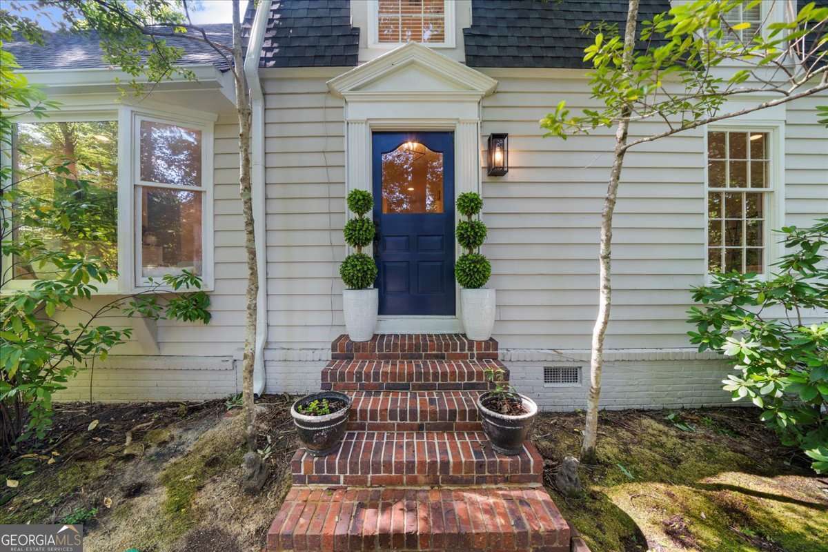 245 W Spalding DR