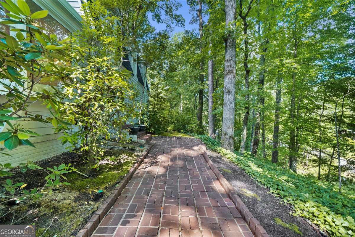245 W Spalding DR