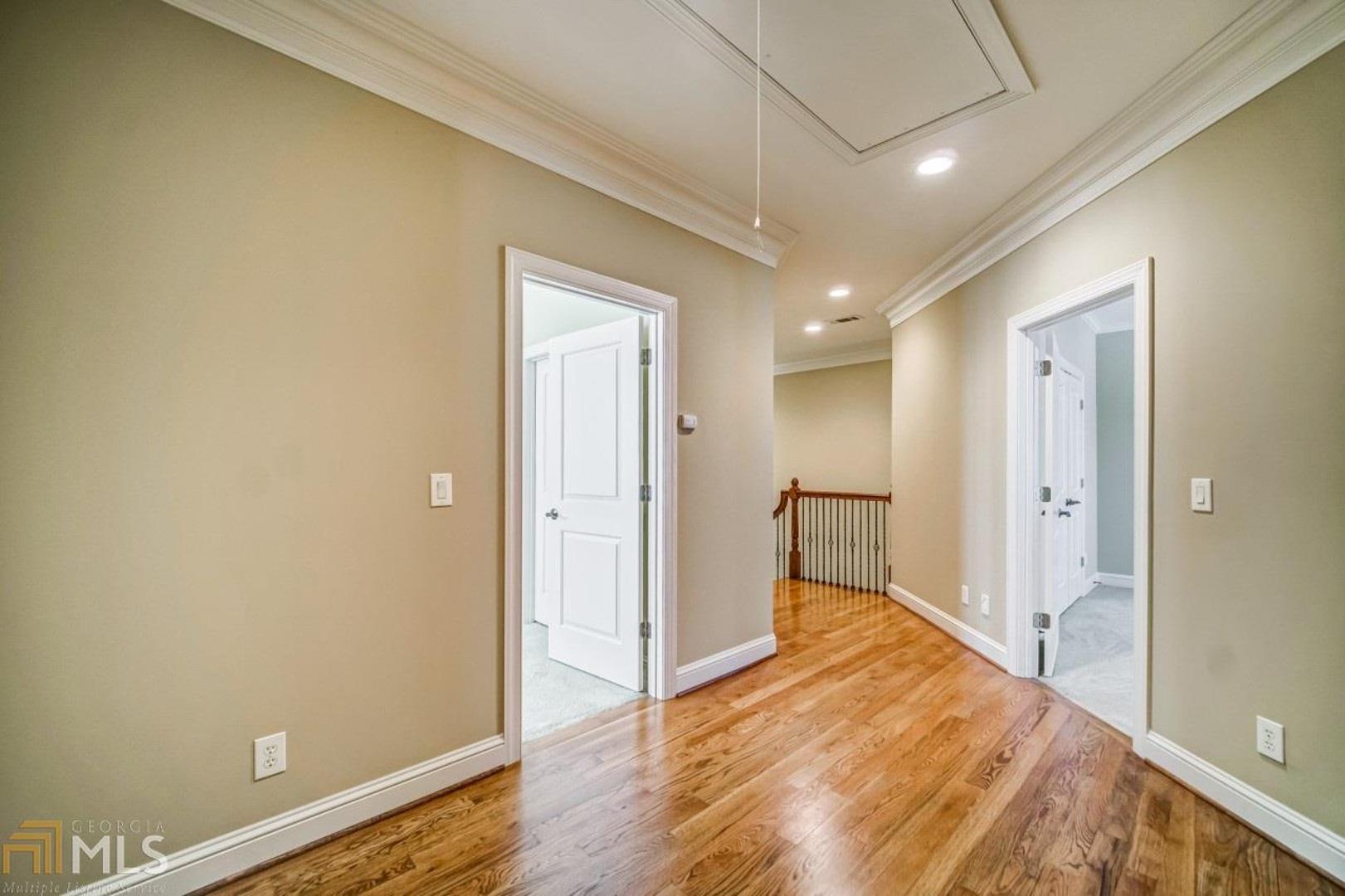 Enclave At Sope Creek - Residential