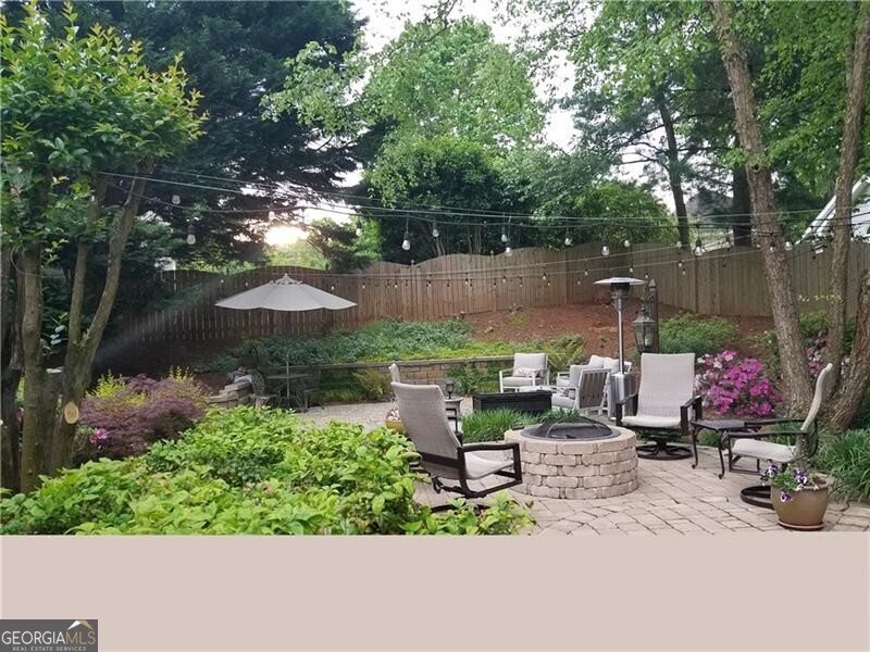 Roswell, Georgia 30075, United States, 4 Bedrooms Bedrooms, ,3 BathroomsBathrooms,Residential,Pending,78357