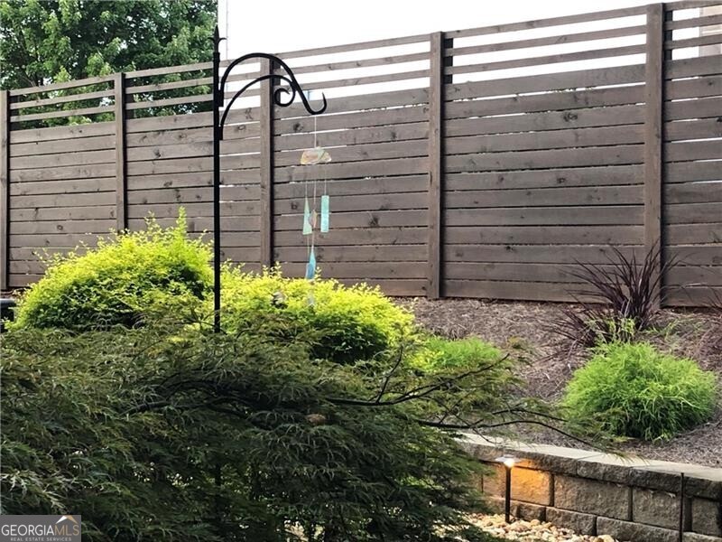 Roswell, Georgia 30075, United States, 4 Bedrooms Bedrooms, ,3 BathroomsBathrooms,Residential,Pending,78357