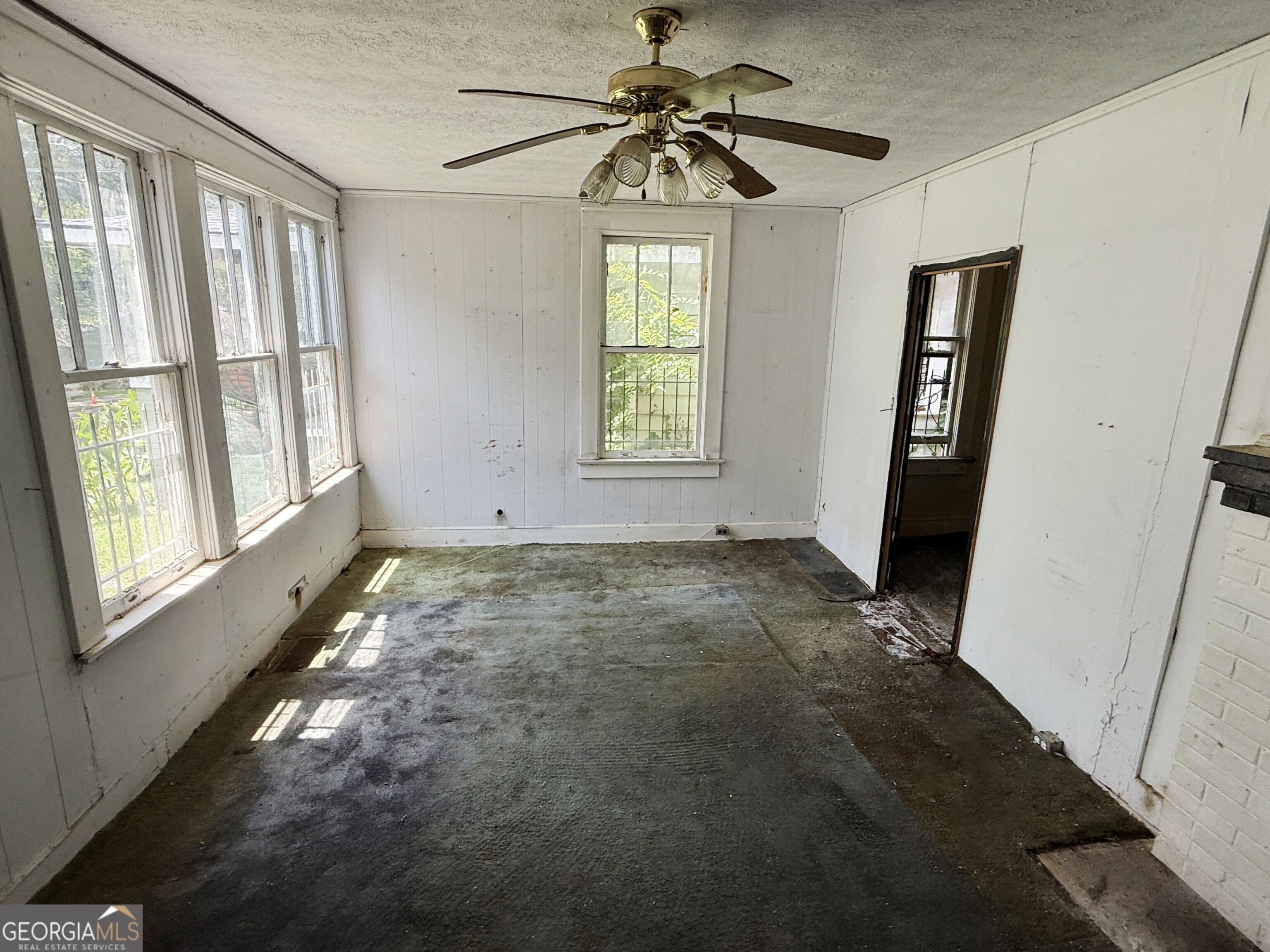 1587 Pineview TER