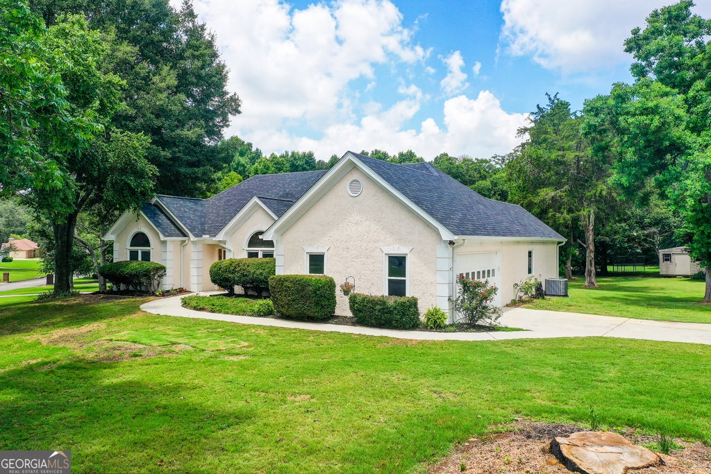 Photo of 1001 Marie Hill Court SW, Conyers, GA 30094 (MLS # 10841094)