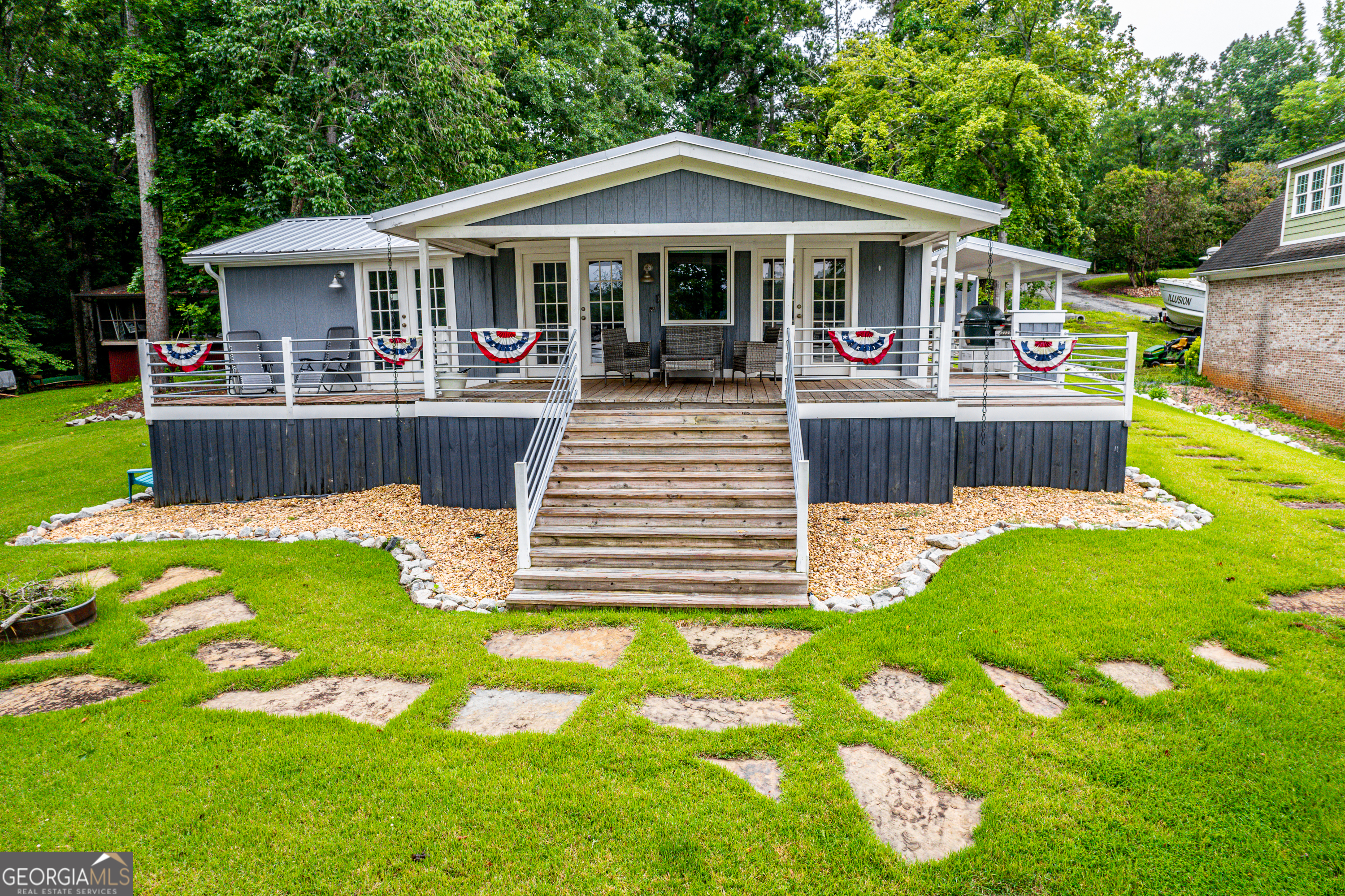 562 Twin Bridges RD