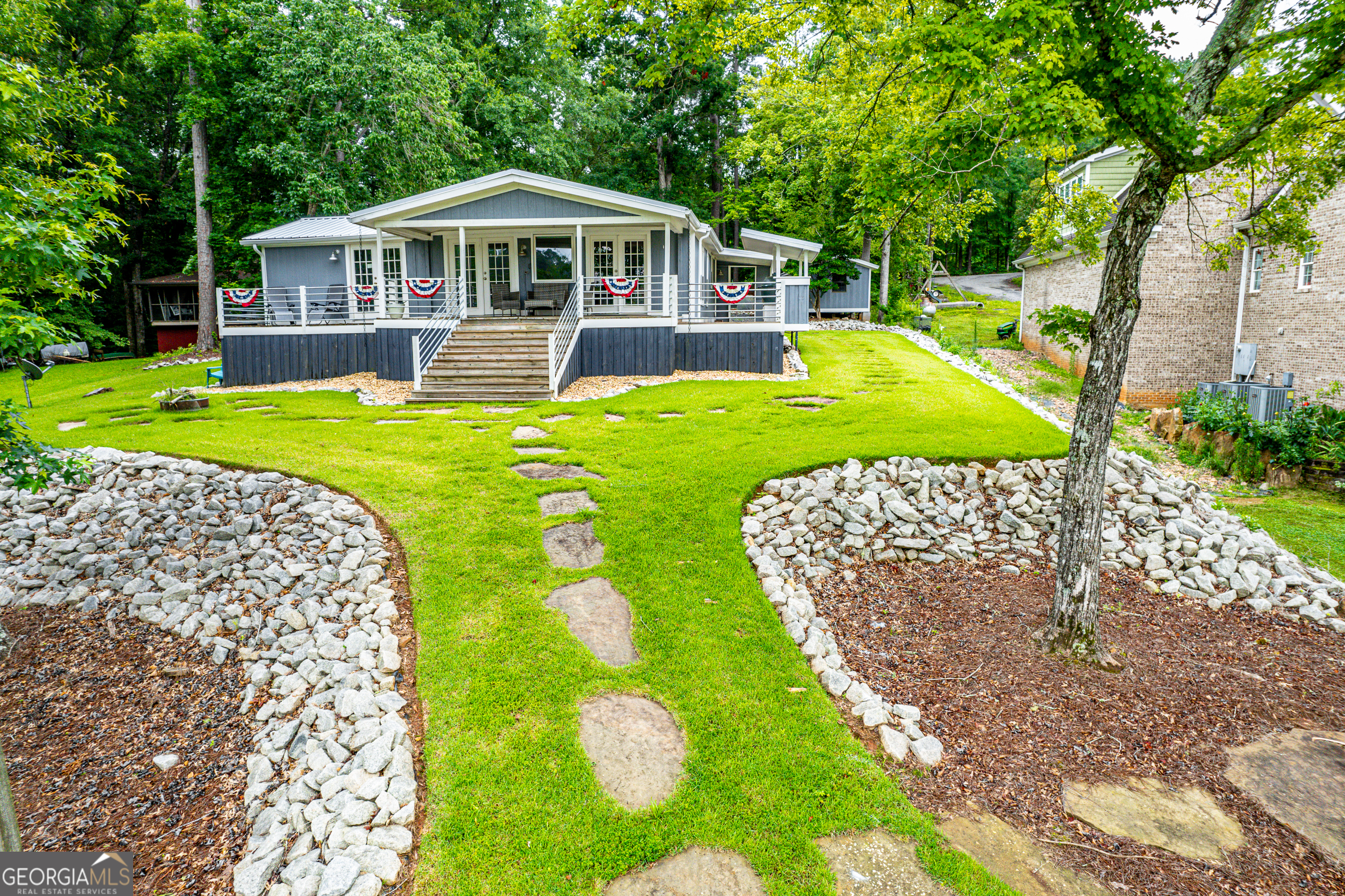 562 Twin Bridges RD