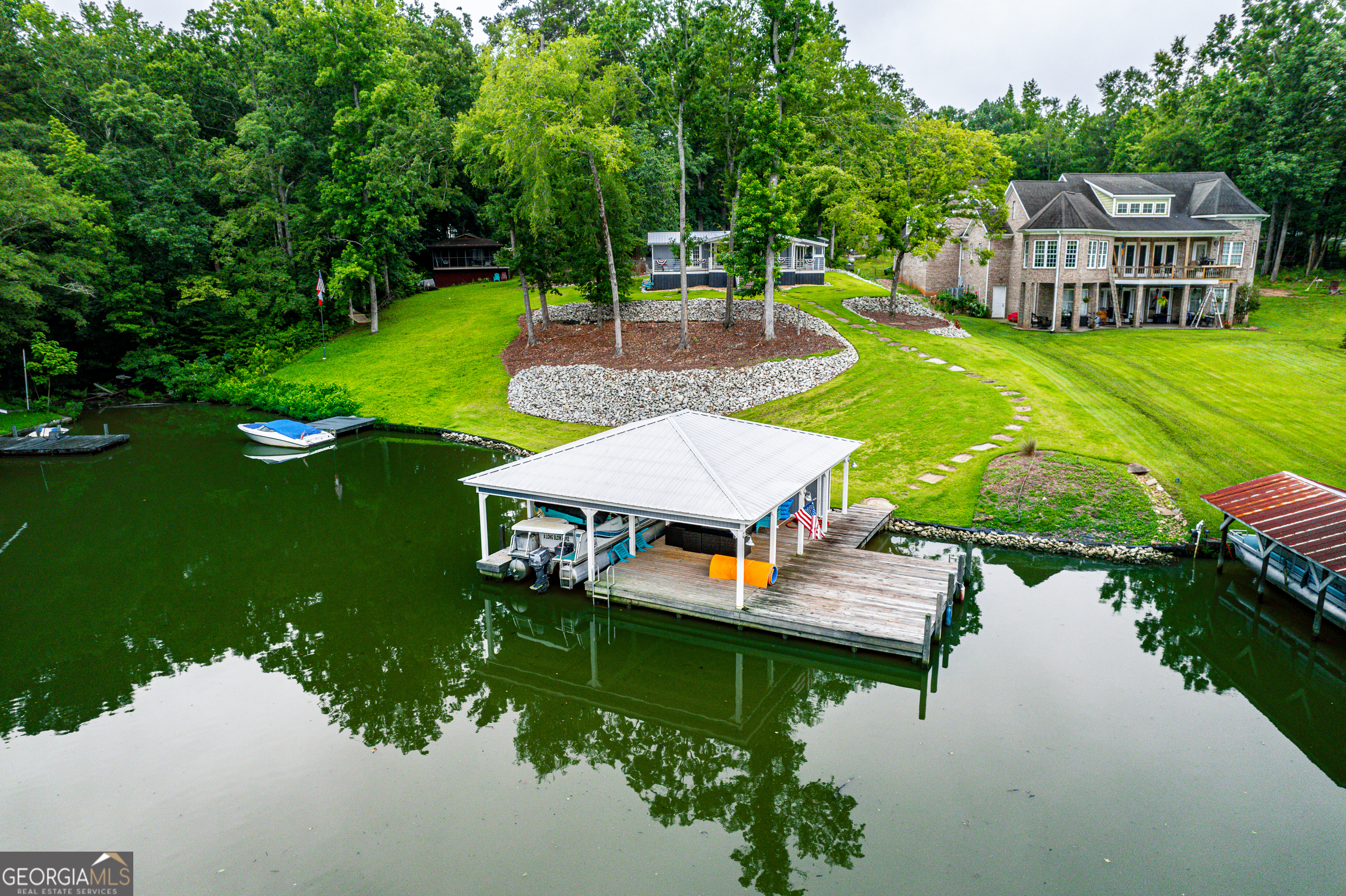 562 Twin Bridges RD