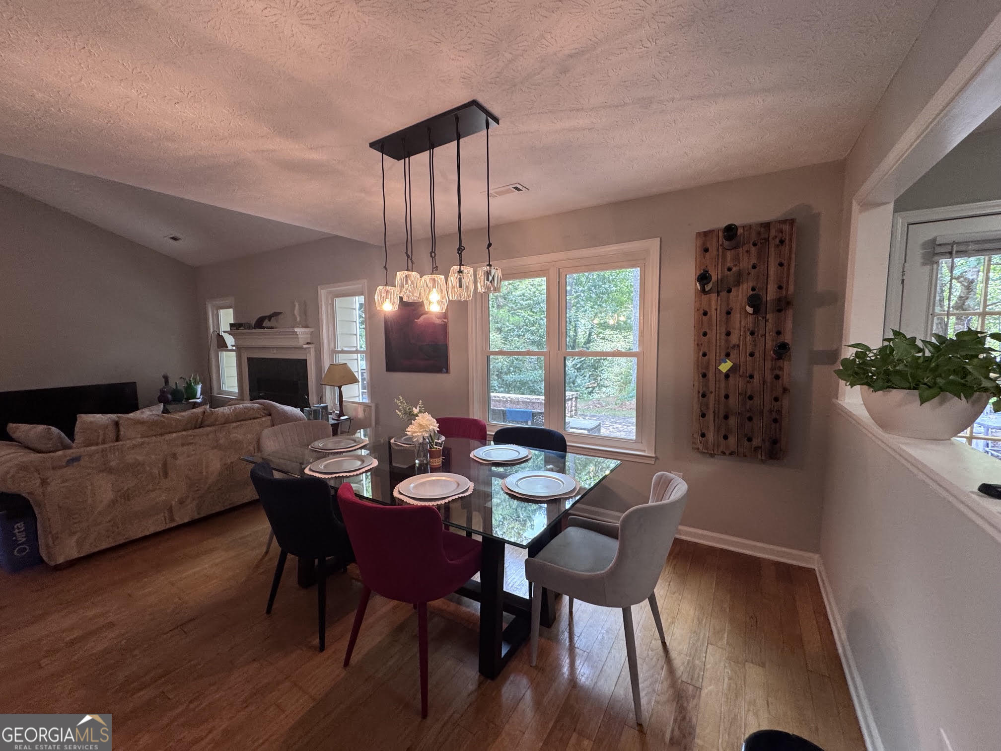 102 Belvedere LN
