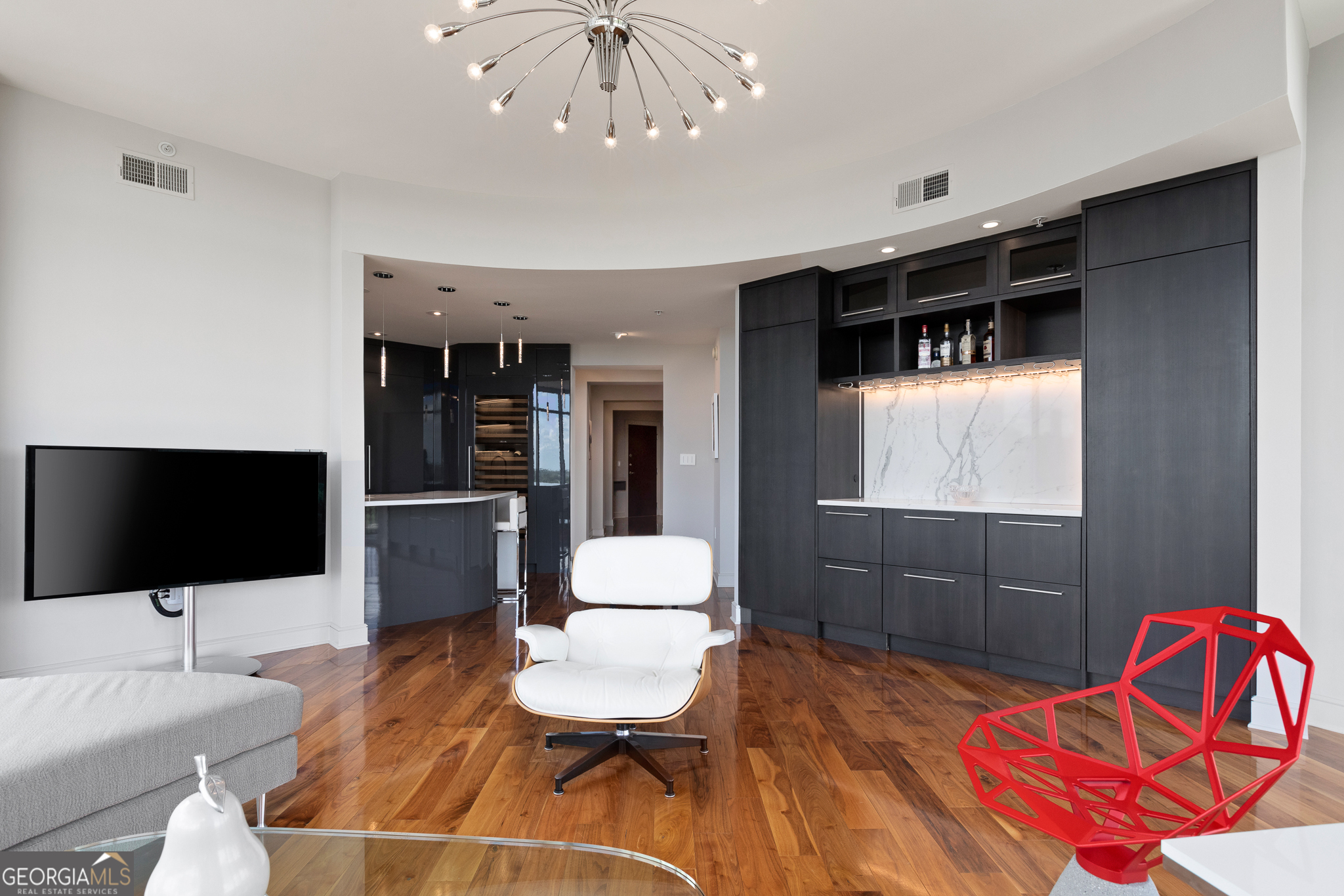 222 12th ST NE 1806