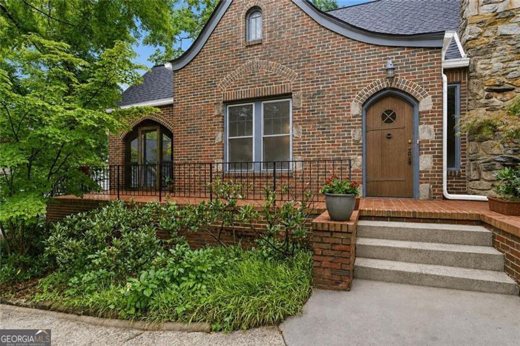 Photo of 1431 Cornell Road NE, Atlanta, GA 30306 (MLS # 10770404)