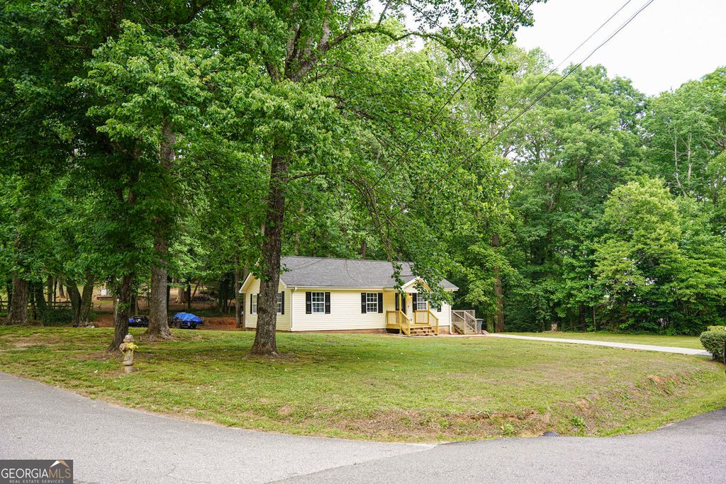 Photo of 11 Mountainside Drive E, Dawsonville, GA 30534 (MLS # 10769739)