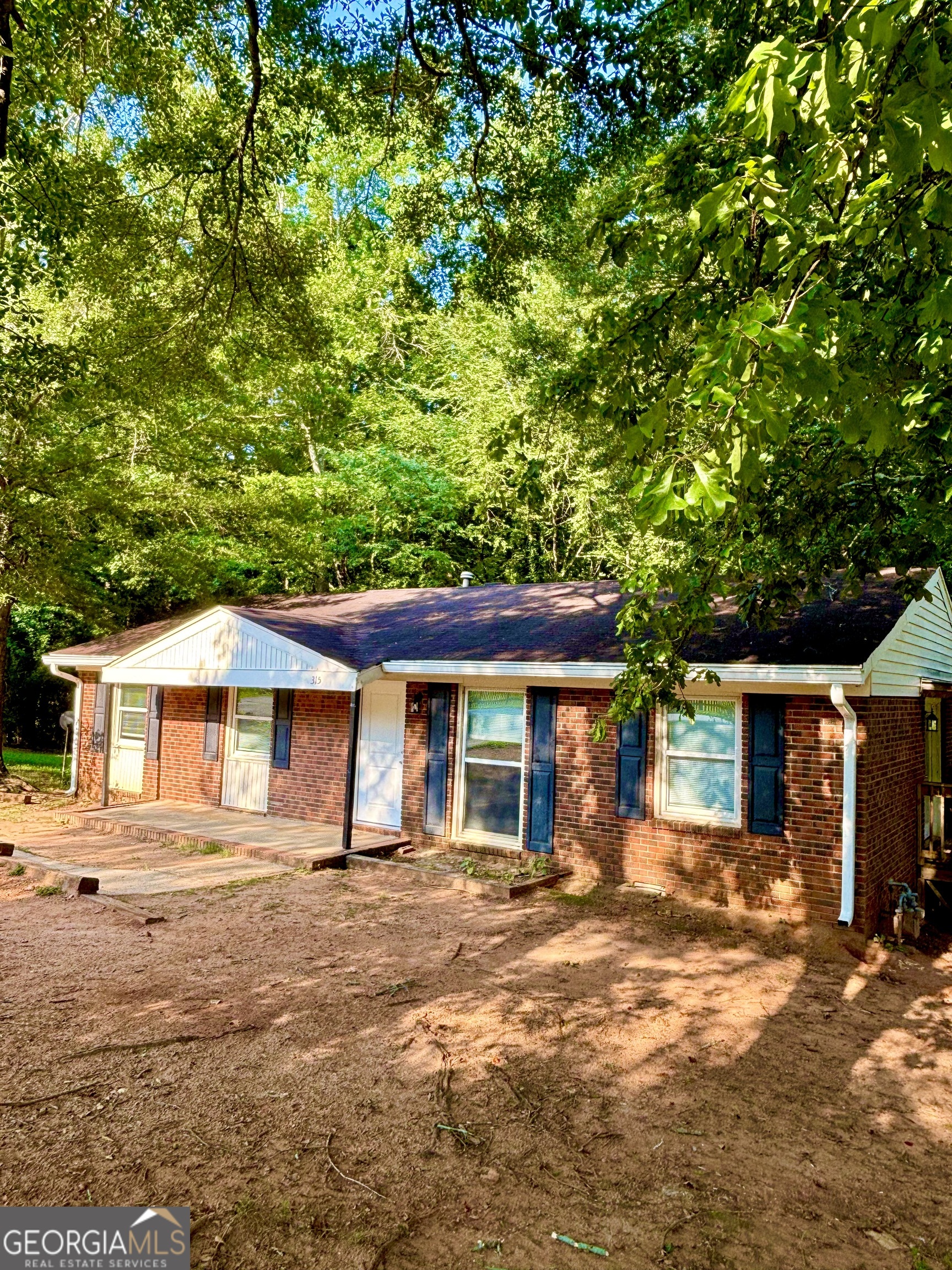 This freshly remodeled home is convenient to downtown Athens and UGA campus and ready for you to move in! Newly refinished hardwood floors greet you, then flow into the newly renovated kitchen with new countertops and cabinets. Four full bedrooms include a large primary bedroom and lots of natural light. Contact us today for a showing!