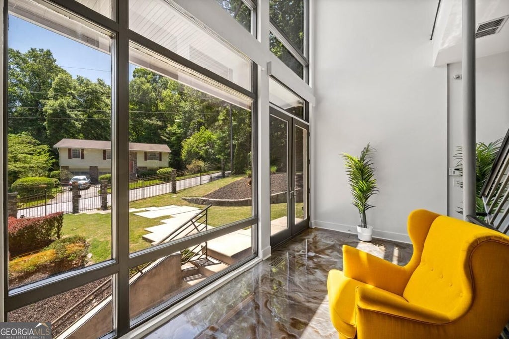 Photo of 643 Larchmont Circle NW, Atlanta, GA 30318 (MLS # 10870952)
