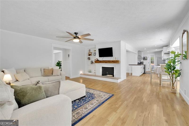 2546 Crestview