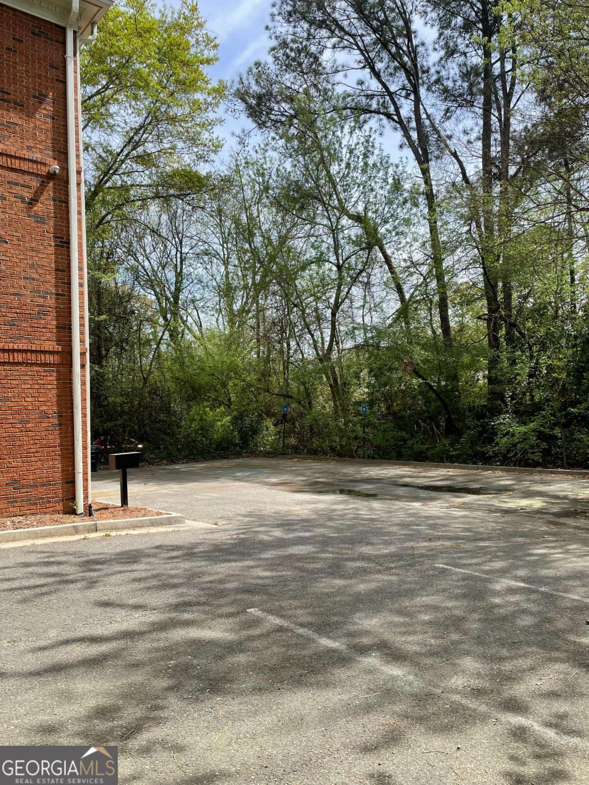 585 Colonial Park DR