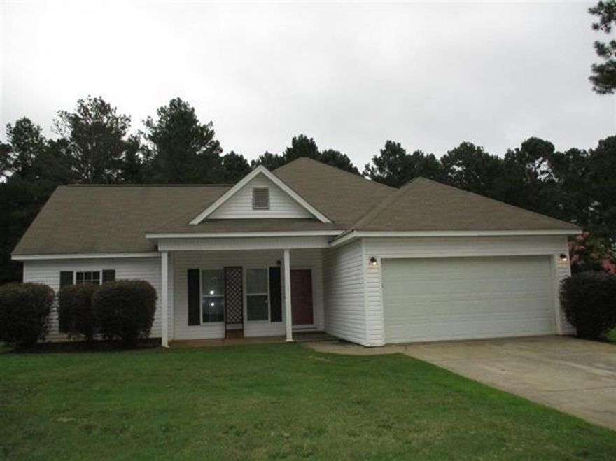 Adorable 3 bedroom 2 bath home conveniently located between Warner Robins & Perry. Home features open floor plan, laminate flooring in living area and master bedroom, carpet in 2 bedrooms, vinyl in wet areas, all appliances and covered patio.  Split bedroom floor plan. Make your appointment today to view.