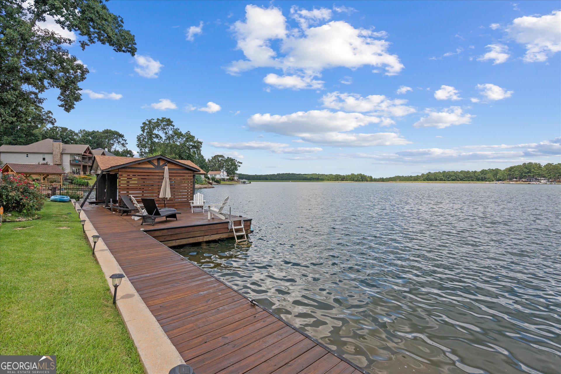 1127 Lakeshore CT